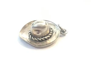 CIONDOLO CAPPELLO COWBOY VINTAGE ARGENTO STERLING - Foto 1 di 2
