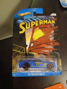 SUPERMAN 2013 Hot Wheels 05 Mustang GT 5 di 6 DC comics Kryptonite - Foto 1 di 3