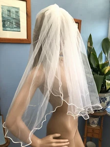 New  Curly Satin Edge Trim Wedding Bridal Veil on Comb 75 cm - Picture 1 of 12