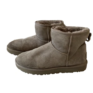 UGG Australia Mujer Clásico Mini Gris Piel de Oveja Gamuza Botas Talla UK 5 - Imagen 1 de 13