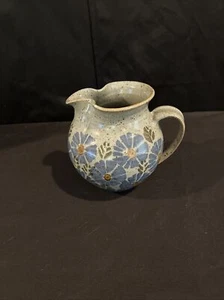 Vintage handgegeworfene Keramik Steinzeug Krug blau Gänseblümchen Stil Blumen Land D117 - Bild 1 von 7
