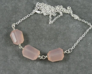 Hand facettierte rosa Chalcedon Nugget Halskette 0,925 Sterlingsilber Draht umwickelt - Bild 1 von 3