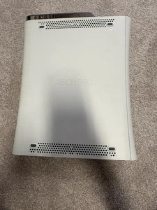 Microsoft XBox 360 Pro 4GB White Video Gaming System 360P, 2 Controllers - Picture 1 of 9