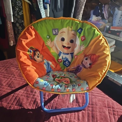 Silla platillo Cocomelon: asiento de salón plegable para niños en tela de visón suave Foto 1 de 3