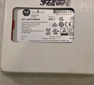 Módulo de expansión de relé de seguridad Allen Bradley 440R-EM4R2 Guardmaster SER A EE. UU. Foto 1 de 2