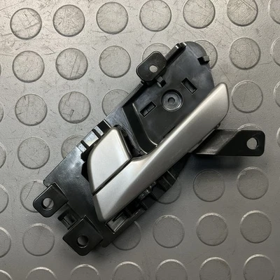 Manija interior de la puerta delantera izquierda del lado del conductor para Hyundai Sonata 2015-2017 OEM Foto 1 de 4