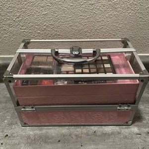 The Color Workshop Brilliant Beauty Classic Glamour Makeup Kit Collection Box - Picture 1 of 13