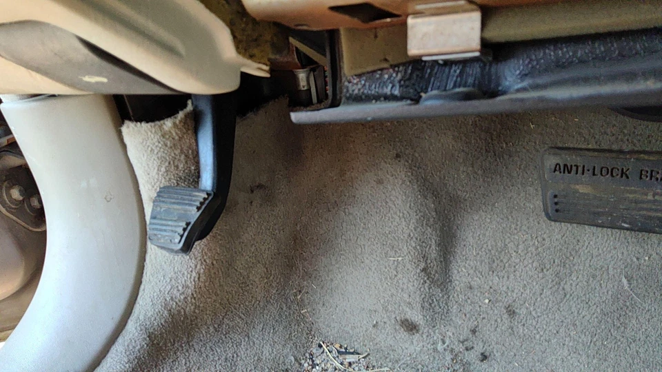 Conjunto de pedal de freno de estacionamiento Cadillac Deville 1999 unidad de emergencia completa OEM Foto 1 de 1