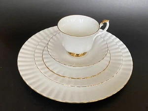 Juego de cena Royal Albert Val D'or 5 piezas porcelana de hueso blanco - Imagen 1 de 5