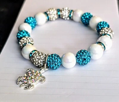 Pulsera con cuentas de diamantes de imitación azul aguamarina con cuentas de porcelana con dije de tortuga marina... Foto 1 de 4