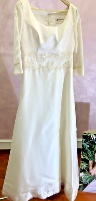 Vintage Elegant Silk and Lace Wedding Dress Made in Italy - Image 1 of 4
