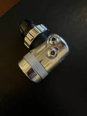 Primera etapa Apeks DS4 DIN Foto 1 de 3