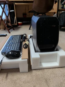 Alienware Aurora R7 Core i7-8700 16GB Gaming Desktop Nvidia 1080Ti + Accessories - Picture 1 of 11
