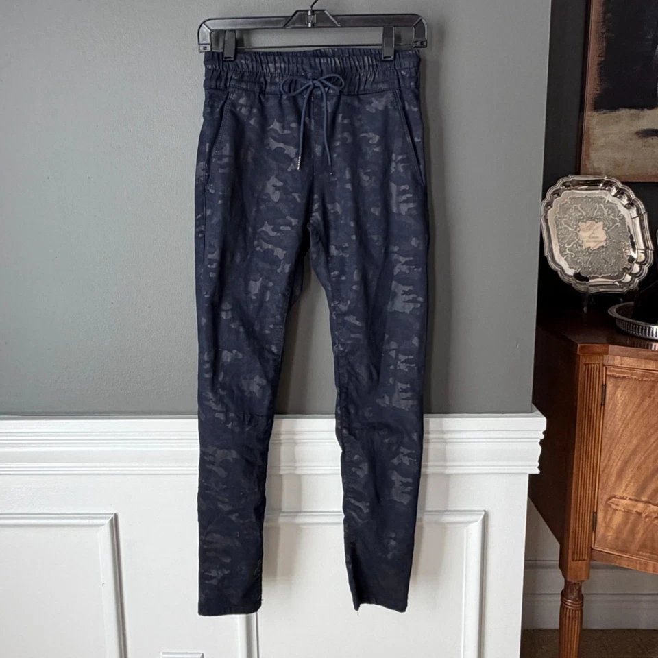 Bevy Flog Shely Camo Drawstring Ankle Pants Size 25 Navy Blue Joggers Stretch - Image 1 of 4