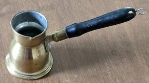 Caffettiera turca vintage in ottone con manico in legno  - Foto 1 di 3