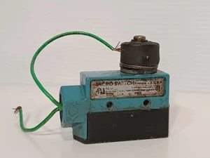 Honeywell Mikroschalter BZE6-2RN Mittelschwerer Kolbenantrieb Endschalter - Bild 1 von 8