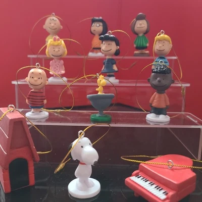 DISNEY Peanuts, Snoopy Figures set 12 pieces Christmas Tree Decorations