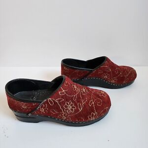DANSKO SIZE 38 CLOGS Burgundy Gold   Embroidered Flowers US Size 7.5/8 NICE