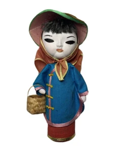 Vintage Award Asiatische Seidenpuppe Chinesin China mit Strohhut und Korb - Bild 1 von 8