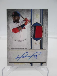 Parche reliquia autografiado de David Ortiz Topps Supreme 2015 3 colores 19/25 AR-DO - Imagen 1 de 3
