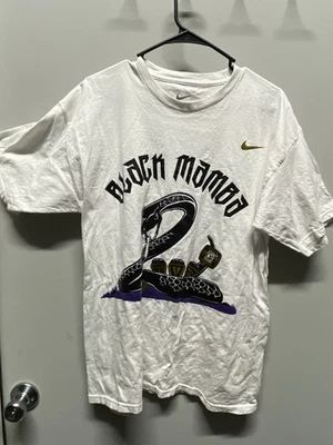 耐克黑色曼巴5戒指科比布莱恩特洛杉矶湖人队T恤-男式大号 — 第 1/3 张图片