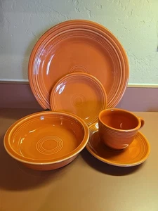 Fiesta nicht mehr produziert 5-teiliges Gedeck Persimmon Fiestaware Set in USA - Bild 1 von 8