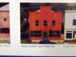 HAUPTSTRASSENAPOTHEKER BAUSATZ 45536 DETAILLIERT BACHMANN HO PLASTICVILLE NEU - Bild 1 von 7