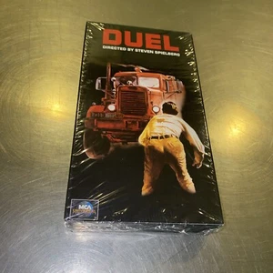 DUEL VHS  Dennis Weaver Steven Spielberg Universal 1971 Movie 1990 Date - Picture 1 of 5