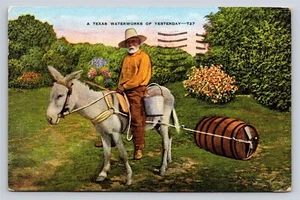Postal de humor de barril de agua arrastrando mula de Texas Waterworks of Yesterday años 50 - Imagen 1 de 3