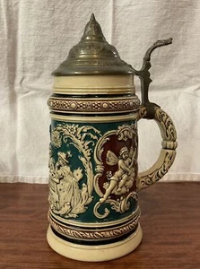 Cerveza alemana vintage con tapa Stein escena de taberna "Geh Setz'diher" Nº 366 - Imagen 1 de 10