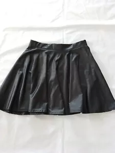 Ladies Skirt Boohoo Size 10 Skater Style Leather Look Black 23477 - Picture 1 of 13