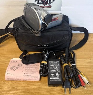 Caméscope compact Sony SteadyShot DCR-DVD105 Camera Video 6.8MP Lecteur mini DVD - Photo 1/4