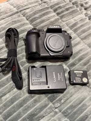 Cámara digital Panasonic LUMIX G85 16,0 MP - (cuerpo, batería, cargador y correa) Foto 1 de 4