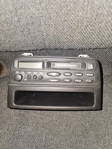 Radio de coche GM Saturn OEM modelo 21022997 estéreo excelente reproductor de cinta de casete 1997 - Imagen 1 de 2