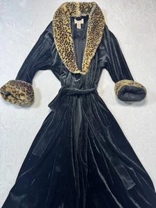 Amanda Stewart Robe Medium 90s Black Velvet Wrap Duster Cheetah Collar Mob Wife - Picture 1 of 5