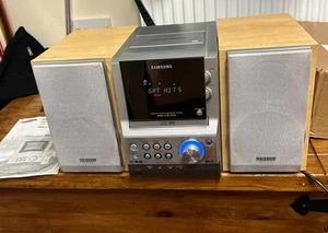 SAMSUNG COMPONENT AUDIO SYSTEM MP3-CD-ZJ8DAB Radio/Clock/CD/Tape - Imagen 1 de 8