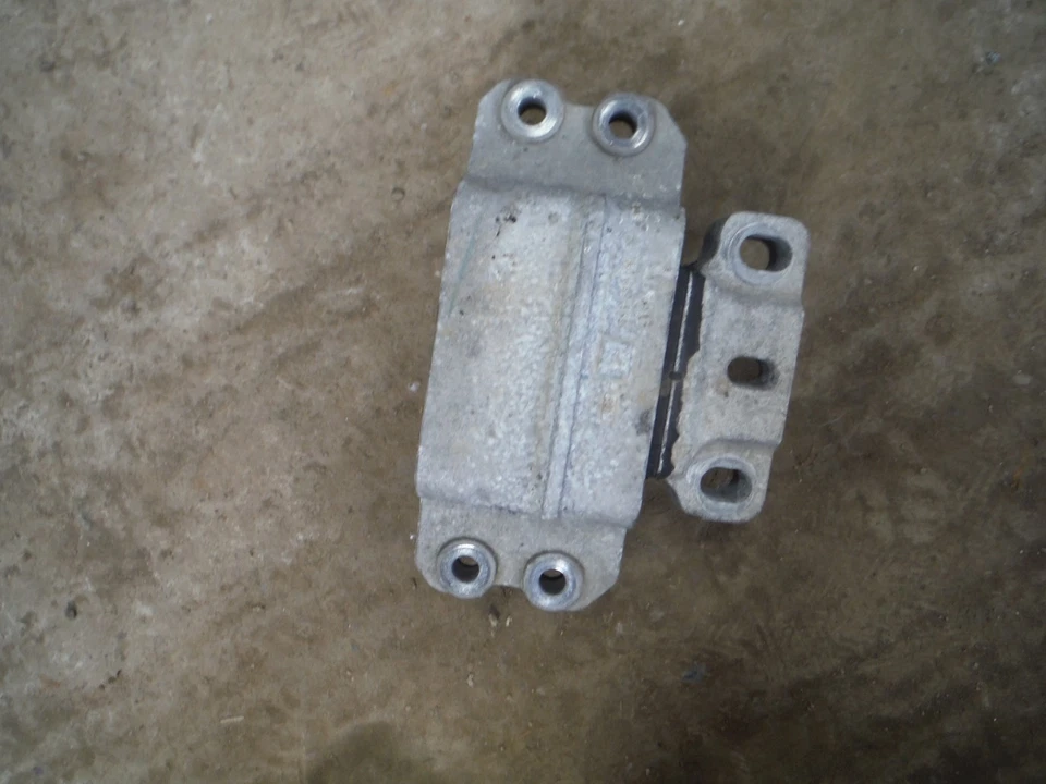 2011 SEAT ALTEA 1.6 TDI FACELIFT PASSENGER ENGINE MOUNT - Image 1 of 1