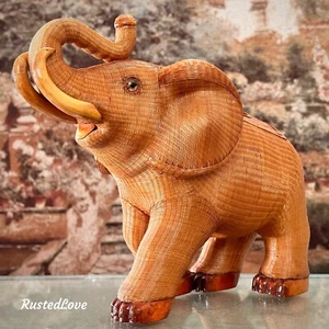 Elephant Shanghai Handicrafts Collection mimbre tejido a mano y caja de elefantes de madera - Imagen 1 de 9