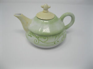 Tracy Porter Hand Painted Evelyn Collection Green Tea Teapot in nice condition.