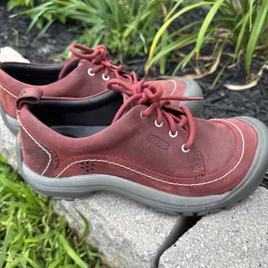Keen Presidio 2 Slip On Red Leather Loafer/Hiking shoe Women's Size 9 - Picture 1 of 7