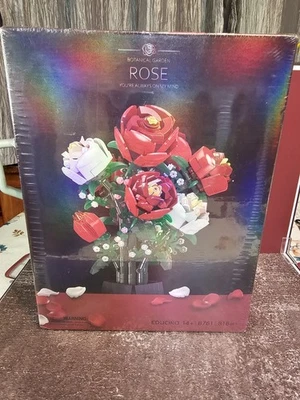 EDUCIRO Flowers Bouquet Building Decoration Set (818 PCS) Christmas Mother's Day - Image 1 of 2