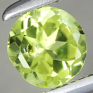 0.42ct t.w 4.8x4.7mm Round Natural Green Peridot Gemstone, Myanmar - Picture 1 of 4