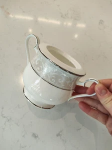 Zuccheriera Noritake Fine Bone China Montvale Platinum #4807 (senza coperchio) - Foto 1 di 3