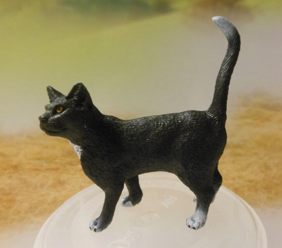 Schleich NEGRO/BLANCO GRANERO GATO 42386 FARM WORLD 2023 1.75" H X 1.75" L Foto 1 de 1