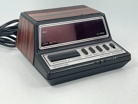 Vintage 1980's Spartus Woodgrain Neptune Digital Alarm Clock Model 1104 -WORKING Cover