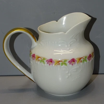 -JOLI PETIT POT A LAIT PORCELAINE DE LIMOGES GUIRLANDE DE PETITES FLEURS    D - Photo 1/4