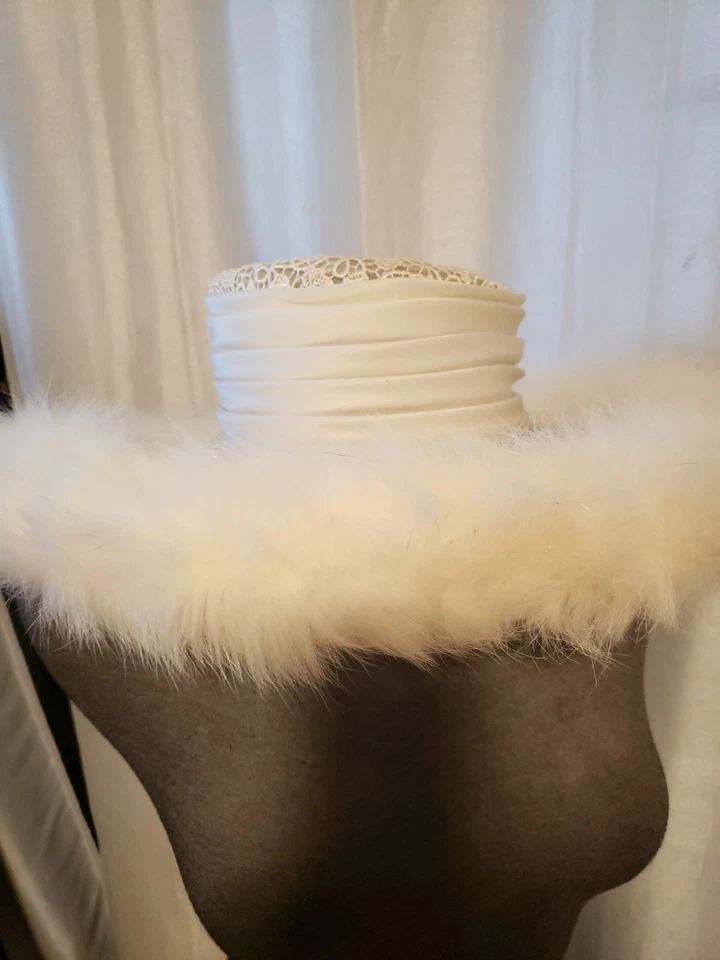 Sombrero derby/iglesia vintage de encaje forrado en piel de Lily & Taylor Foto 1 de 3