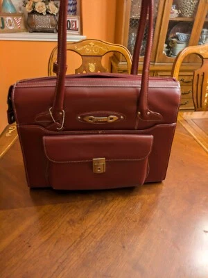 Portátil MCKLEIN de cuero rojo profundo 17"X 13"X 4" Foto 1 de 4