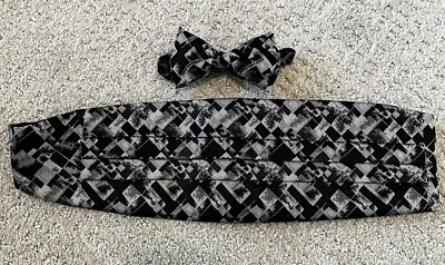 Conjunto de faja y pajarita de cuatro pliegues Nino Cerruti gris seda negro geométrico formal Foto 1 de 4