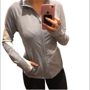 Manga Larga GAP Fit Cuello Simulado Cremallera Agujero para el Pulgar - Imagen 1 de 6